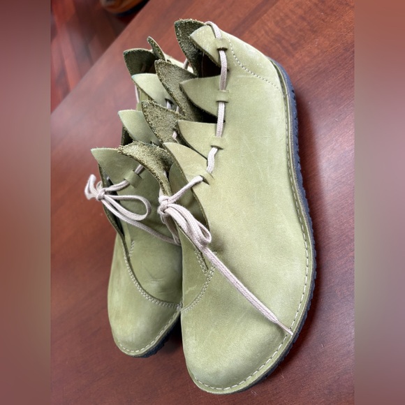 Loints Of Holland Shoes - Loints of Holland Stylish Olive Green Suede Women's Flats uk size 38